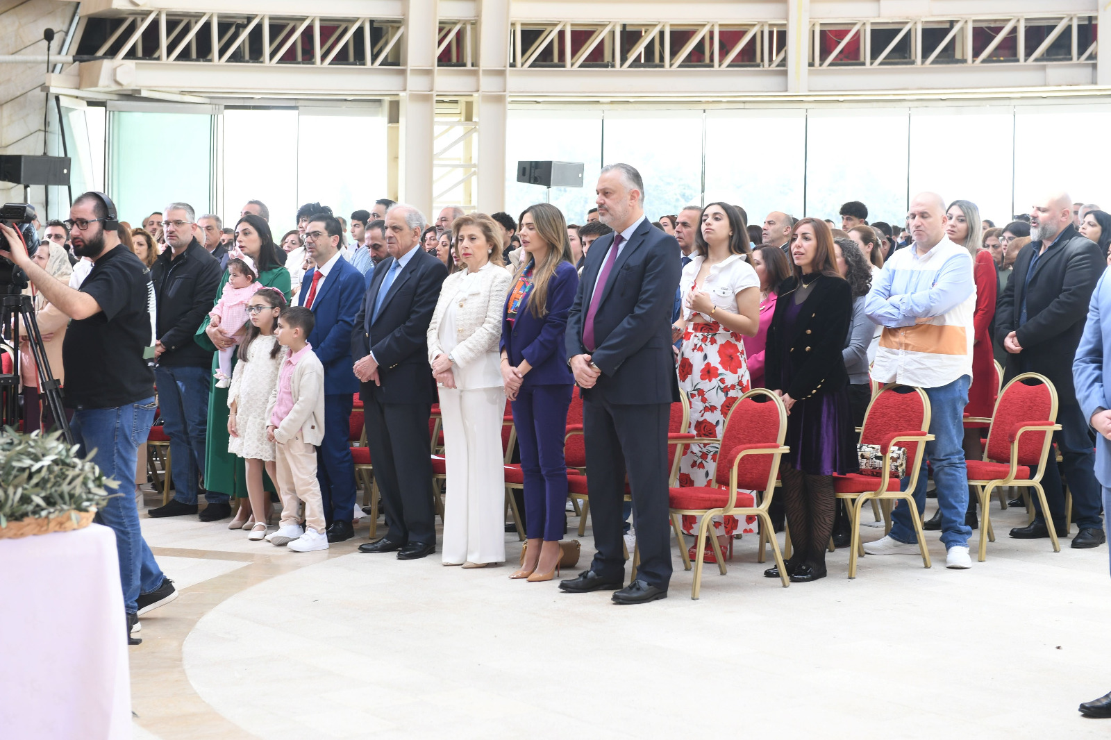 بالصور - زياحات الأطفال في الكنائس ورفع أغصان الزيتون بمناسبة الشعانين